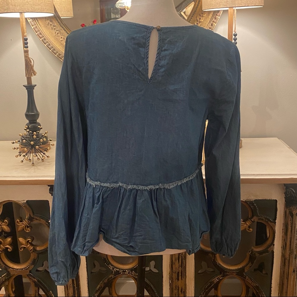 Universal Thread Blue Chambray Ruffle Peplum Top … - image 4